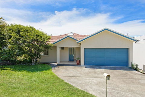 Corakuna, 3 Korogora Street - Holiday Sunshine Coast 1