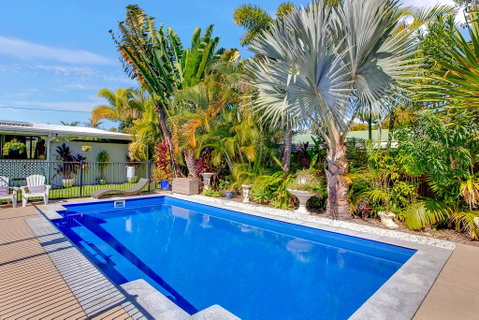 Coral Inn Boutique Hotel - Sunshine Coast Tourism 1