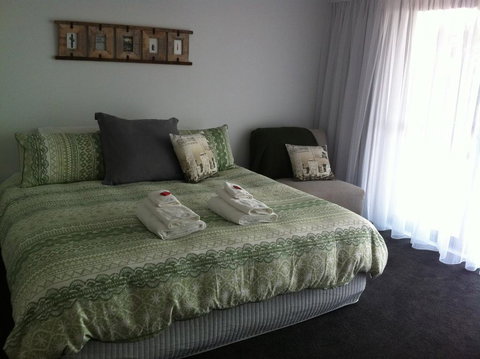 Corinella On The Esplanade Bed & Breakfast - Holiday Sunshine Coast 2