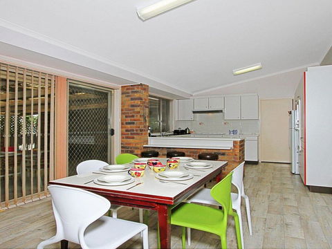 Corner Haven - Family Retreat With Outdoor Living - Holiday Sunshine Coast 2