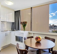 Cosmopolitan apartment at College St - Sunshine Coast Tourism