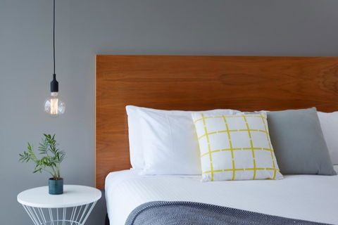 Cosmopolitan Hotel Melbourne - Holiday Sunshine Coast 0