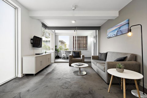 Cosmopolitan Hotel Melbourne - Holiday Sunshine Coast 2