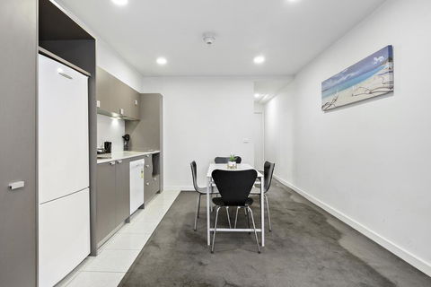 Cosmopolitan Hotel Melbourne - Holiday Sunshine Coast 1