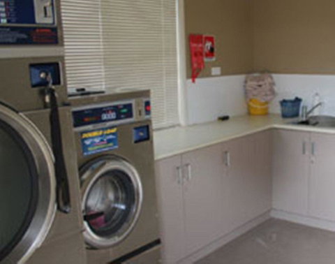 Cosmos Country Motor Inn - Sunshine Coast Tourism 1