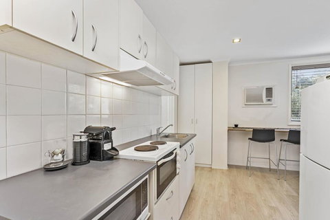 Cosy Studio Apartment Seconds From Manly Beach - Sunshine Coast Tourism 2