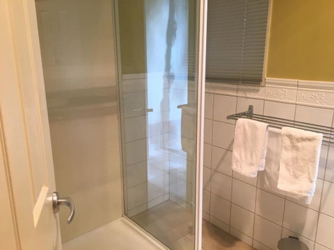 Cottage 1 Relax And Self Isolate In With Hot Tub - Sunshine Coast Tourism 3