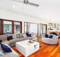 Cottonwood Beach House  Corporate Boardies - Holiday Sunshine Coast
