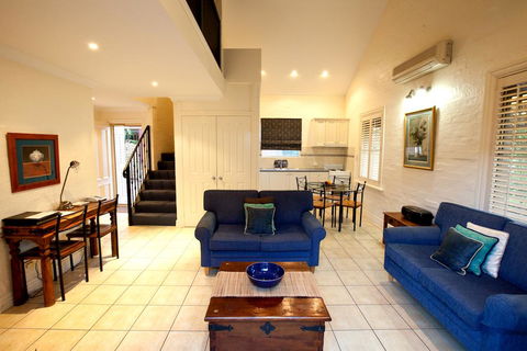 Country Apartments - Sunshine Coast Tourism 0