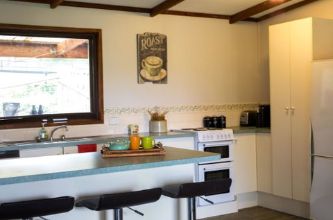 Country Lane Lysterfield - Sunshine Coast Tourism 2