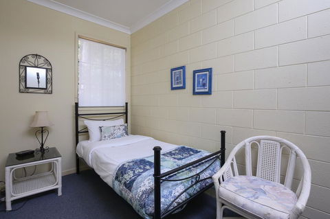 Country Lodge Motel - Sunshine Coast Tourism 3