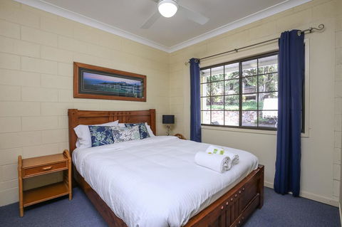 Country Lodge Motel - Sunshine Coast Tourism 1