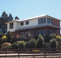 Country Meets Town - Holiday Sunshine Coast