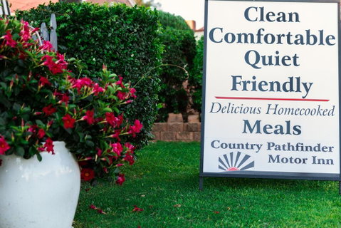 Country Pathfinder Motor Inn - Sunshine Coast Tourism 1