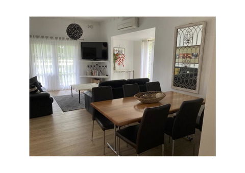 Country Retreat - Holiday Sunshine Coast 1