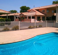 Country Roads Motor Inn - Holiday Sunshine Coast