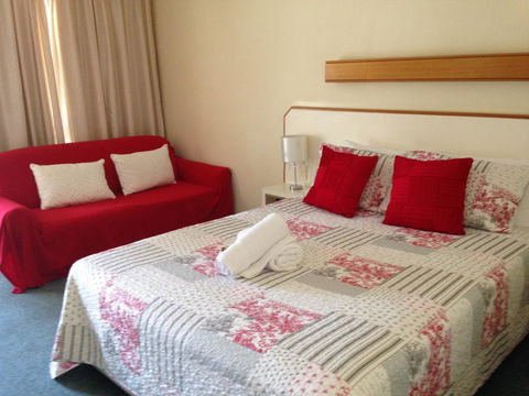 Country Rose Motel Warwick - Holiday Sunshine Coast 3