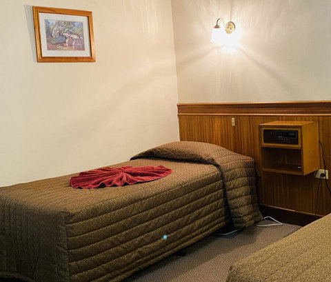 County Lodge Motor Inn - Holiday Sunshine Coast 0