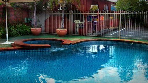 Courtyard Motor Inn - Holiday Sunshine Coast 3