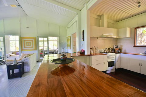 Cow Bay Hilltop Escape - Sunshine Coast Tourism 2