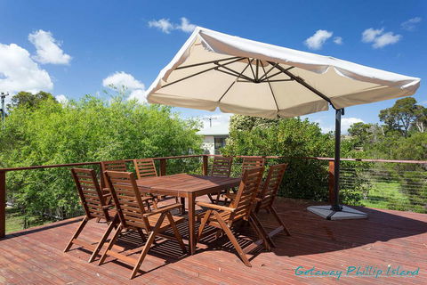 Cowes On Hill - Sunshine Coast Tourism 0