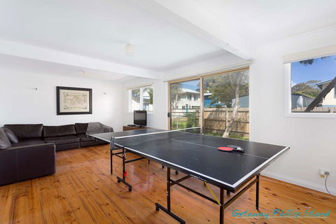 Cowes On Hill - Sunshine Coast Tourism 1