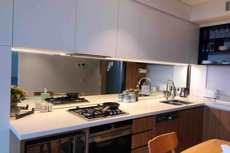 Cozy & Convenient 1Bdr Aparment + FREE Parking - Sunshine Coast Tourism 1