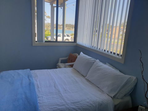 Cozy Beach Weekender - Holiday Sunshine Coast 0