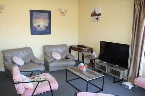 Cozy Beach Weekender - Holiday Sunshine Coast 2