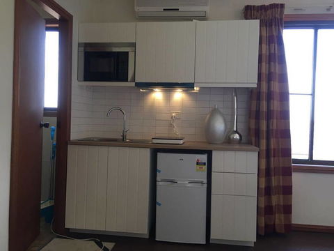 CozyStudioUnit In BeverlyHills (Train Accessible) - Holiday Sunshine Coast 2