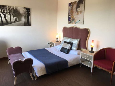 CozyStudioUnit In BeverlyHills (Train Accessible) - Holiday Sunshine Coast 0