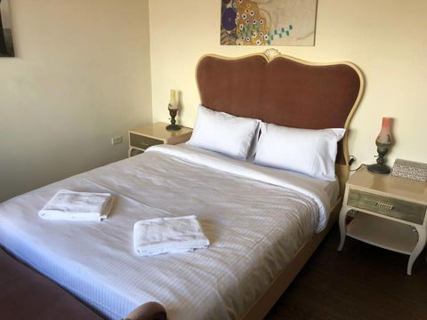 CozyStudioUnit In BeverlyHills (Train Accessible) - Holiday Sunshine Coast 1