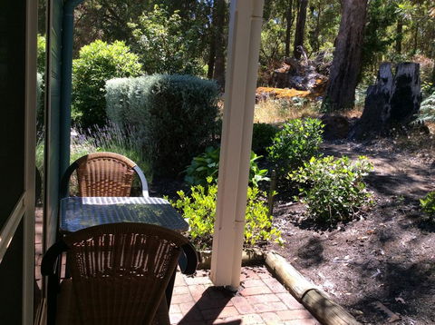 Crabapple Lane - Sunshine Coast Tourism 3