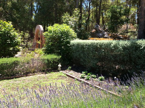 Crabapple Lane - Sunshine Coast Tourism 2