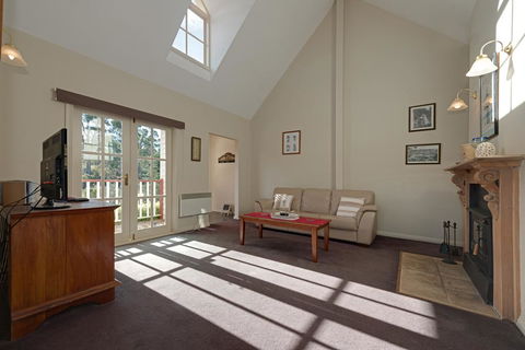 Crabtree Riverfront Cottages - Holiday Sunshine Coast 2