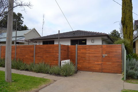 Crisands Of Echuca - Sunshine Coast Tourism 0