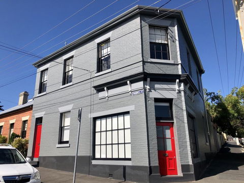Cromwell Apartment - 3 Red Doors Battery Point - Sunshine Coast Tourism 0