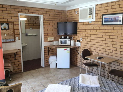 Cross Roads Motel - Holiday Sunshine Coast 2