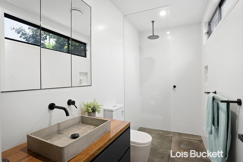 Crows Nest - Holiday Sunshine Coast 3