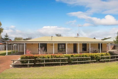 Crystal Shores - Quindalup - Holiday Sunshine Coast 0