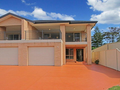 CShells On Quay - Perfect Location And Great Views - Holiday Sunshine Coast 0