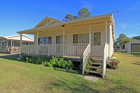Cudmirrah Reef Cottage - Sunshine Coast Tourism 1