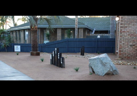 Cunningham Shore Motel - Sunshine Coast Tourism 3