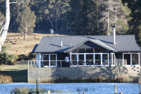 Currawong Lakes Tasmania - Sunshine Coast Tourism 0