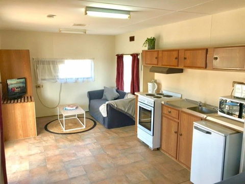 Cute Private Studio Flat With AIRCON! - Sunshine Coast Tourism 3