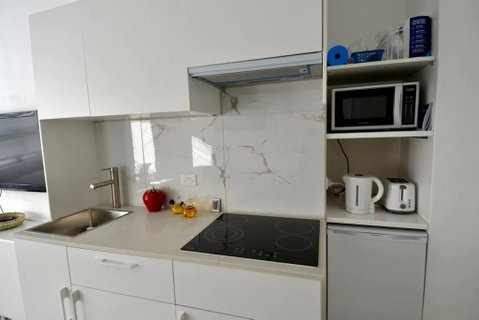 Cute Studio Apartment In Maroubra - Sunshine Coast Tourism 3