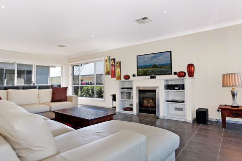 Cypress Point Lodge - Sunshine Coast Tourism 2
