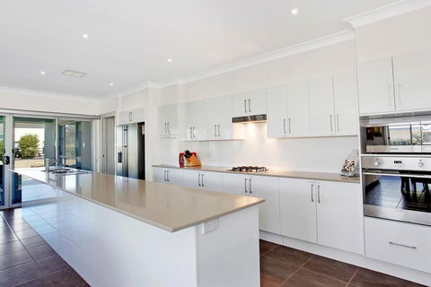 Cypress Point Lodge - Sunshine Coast Tourism 3