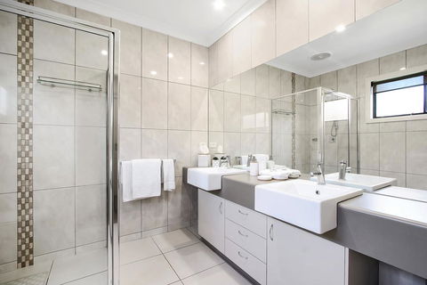 Cypress Townhouse 17 - Suite - Sunshine Coast Tourism 1