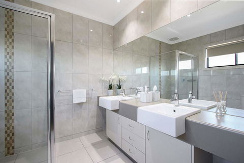 Cypress Townhouse 23 - Suite - Sunshine Coast Tourism 1